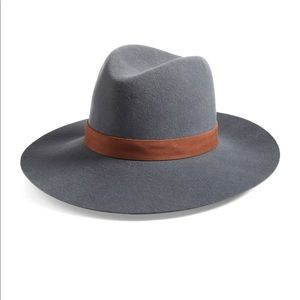 Janessa Leone hat Size large brand new with tags